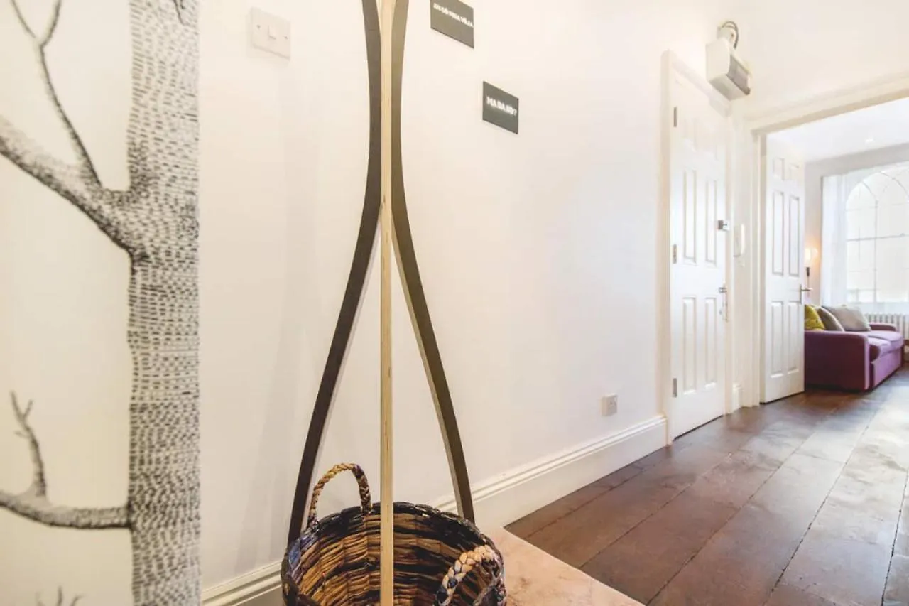 Franks Pied-A-Terre In London-Quiet,Bright,Central London
